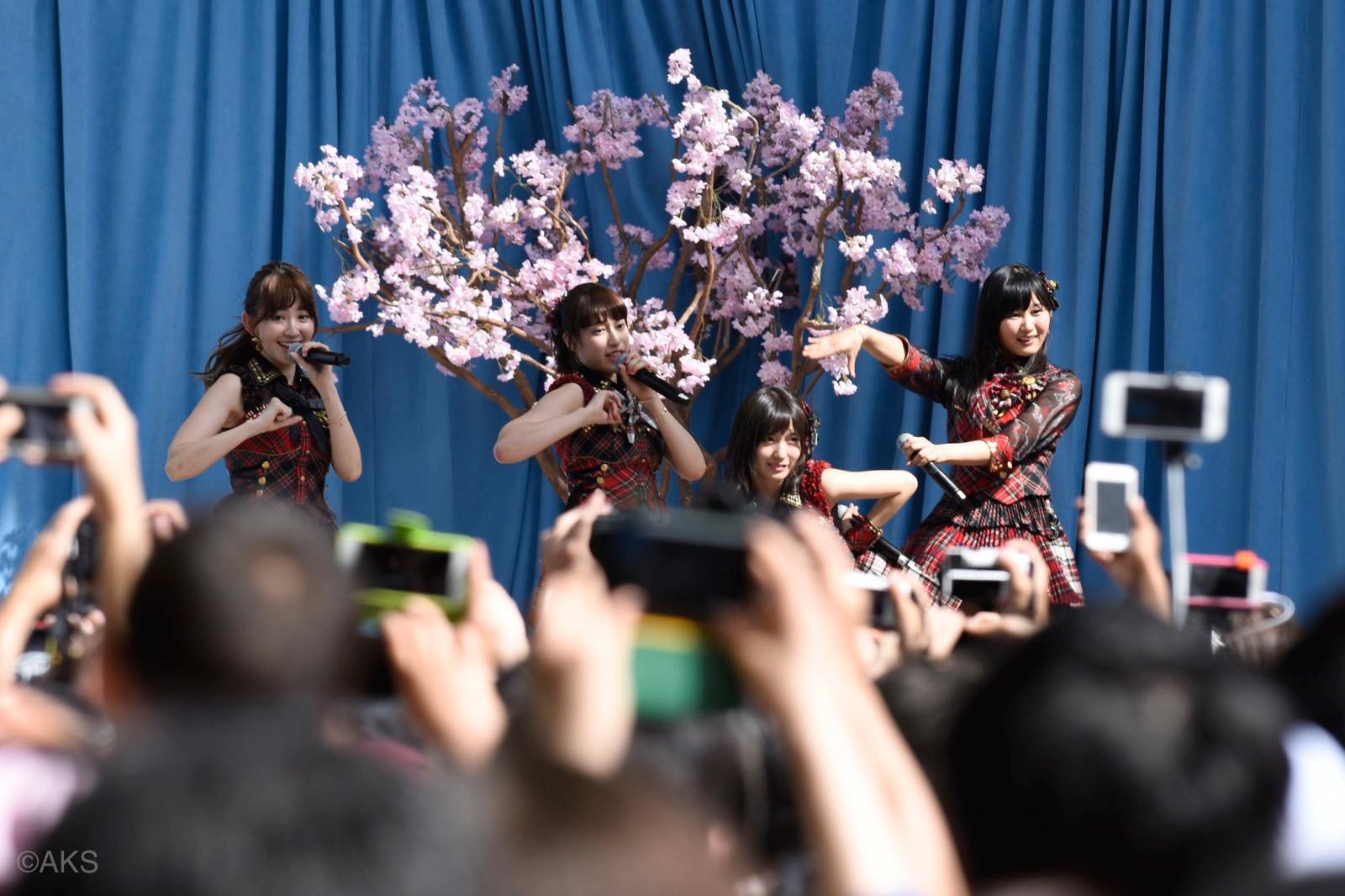 AKB48 in NY for Japan Day 2015 performing for a sea of people watching through their cameras