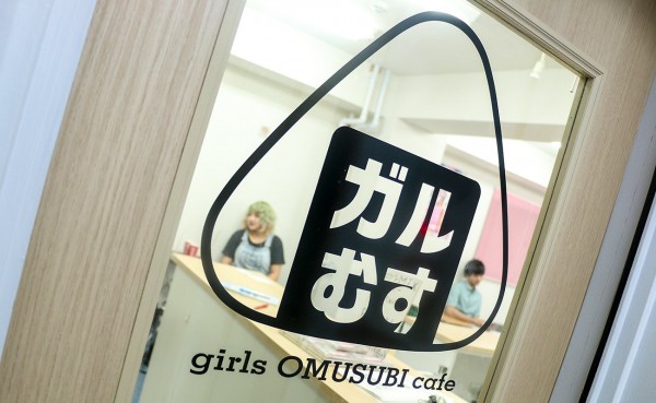 girls-omusubi-cafe-akihabara-03