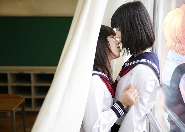 Прекрасная японская девушка занимается анальным сексом с молодым перцем 