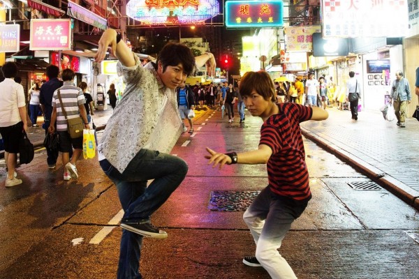 Kamiya (right) and Ono (left) at the Taiwan Shooting in the Movie. 