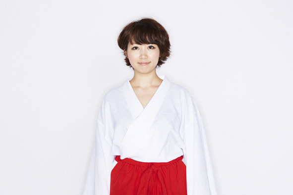julie-watai-etsuko-ichihara-03