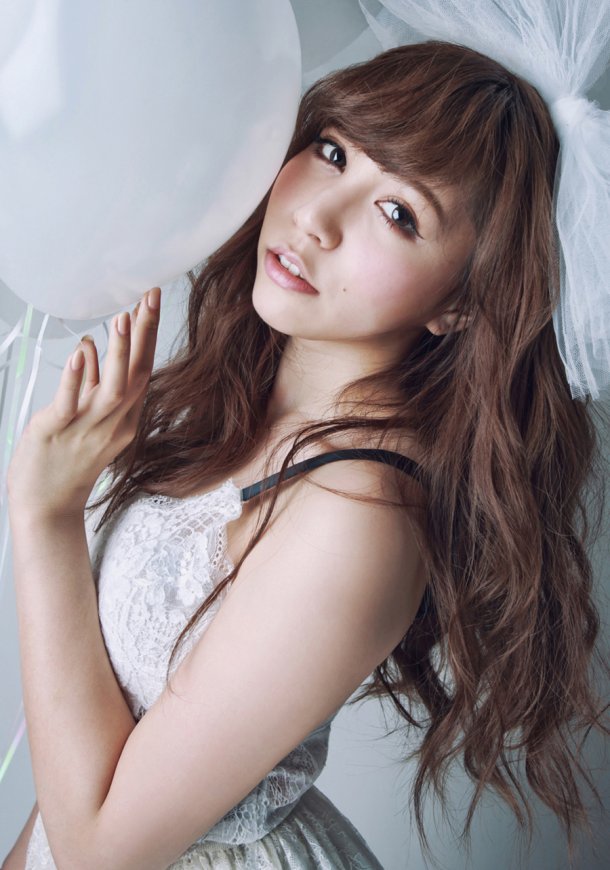 Kasai Tomomi released the MV for her 2nd single “Mine”