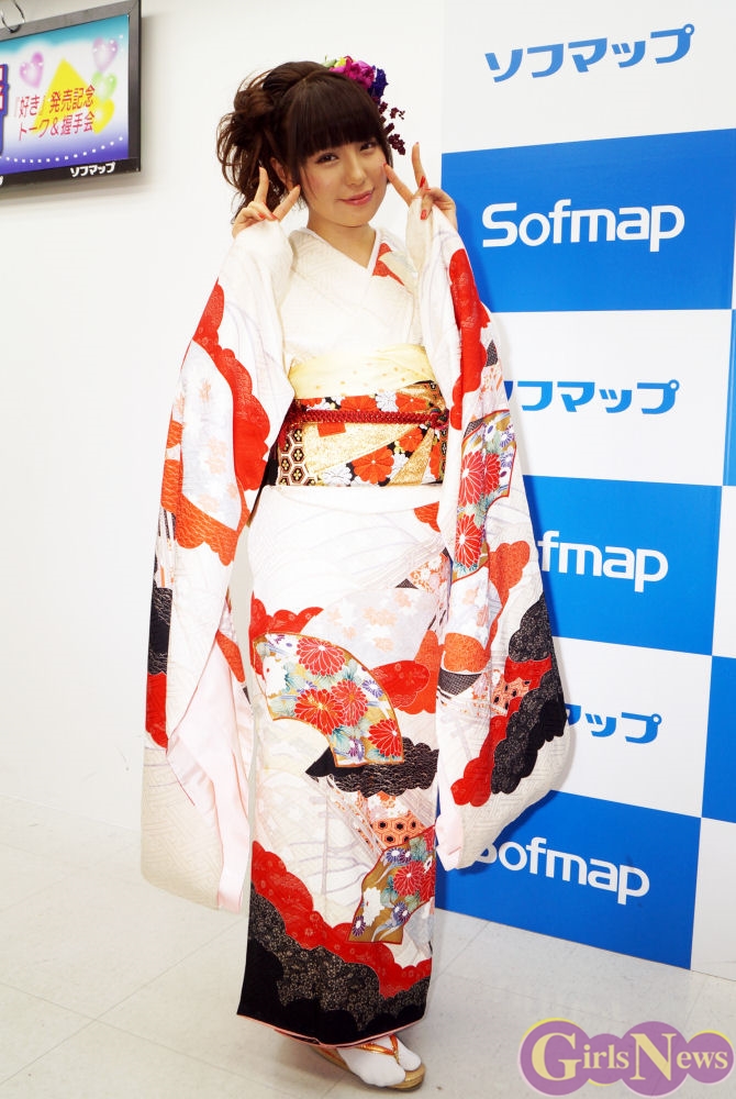 9nine’s Uki Satake appears at Akihabara with Cute Kimono Costume!