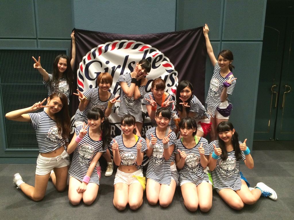 SUPER☆GiRLS marks its 4th Anniversary. The group to Try Webcasting a Live Show Backstage in 3D!