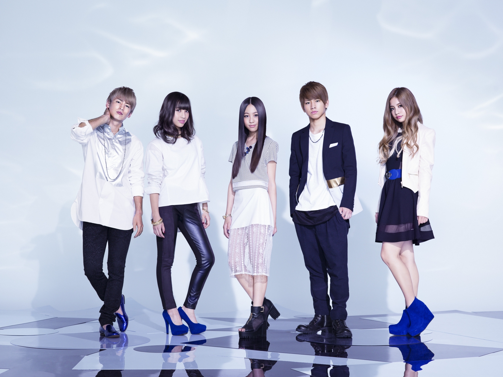 Sounds like AAA﻿? Avex’s New Boys & Girls group of 5 “lol” makes their Debut!!
