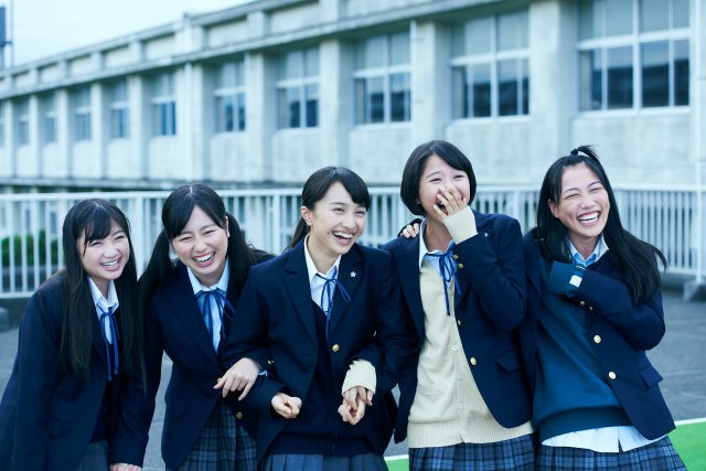 Momoiro Clover Z Leads a Movie “Maku ga Agaru”!