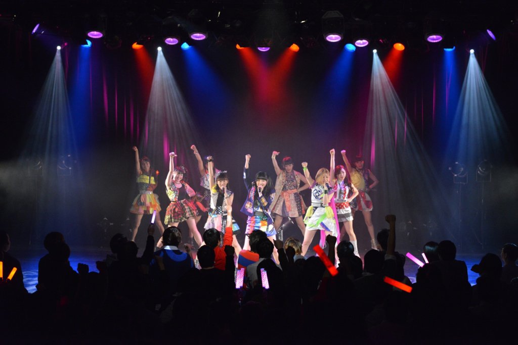 Cheeky Parade Don Debut Period Costumes for Their 3rd Anniversary Concert Saying, “Our Skirts are Too Short!”