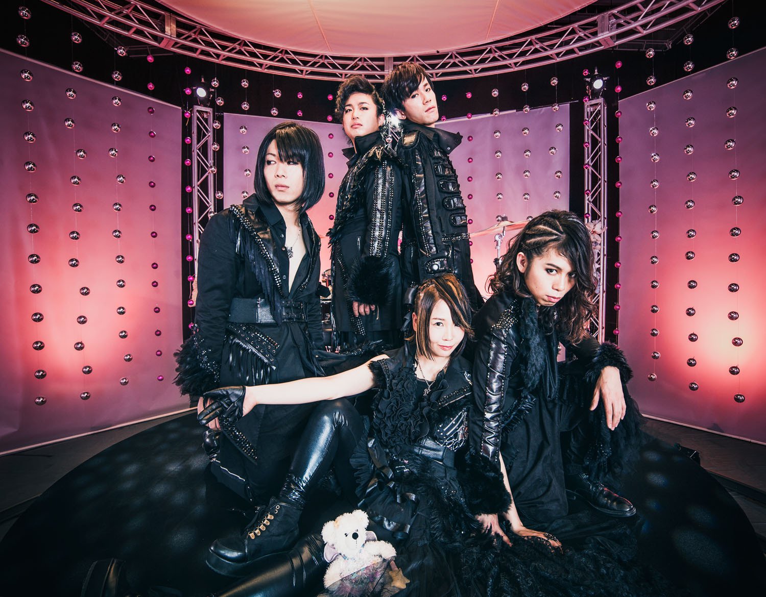 Oomori Seiko and The Pink Tokarev Releases MV for “hayatochiri” from Their Upcoming Album “Tokarev”