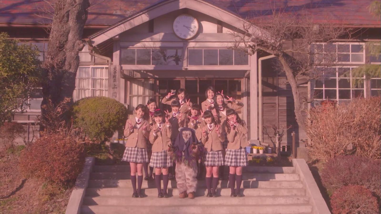 Sakura Gakuin Welcome an Ewok From Outer Space as a Transfer Student in the MV for “Aogeba Toutoshi ~ from Sakura Gakuin 2014~”!