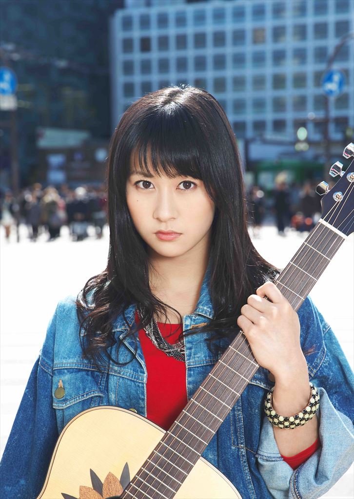 Air Guitar World Champion Nanami Nagura Covers Takuro Yoshida Once Again in “Fuzaken Na Yo (Get Real)”