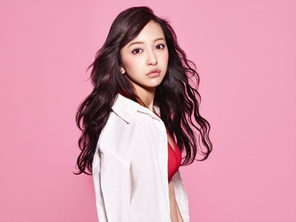 Tomomi Itano Wants You to “Gimme Gimme Luv” in the MV for her Summer Party Tune!