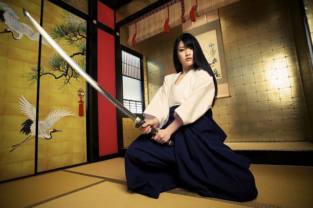 Katana Girls: Latest Trend Has Young Japanese Women in Love With Swords