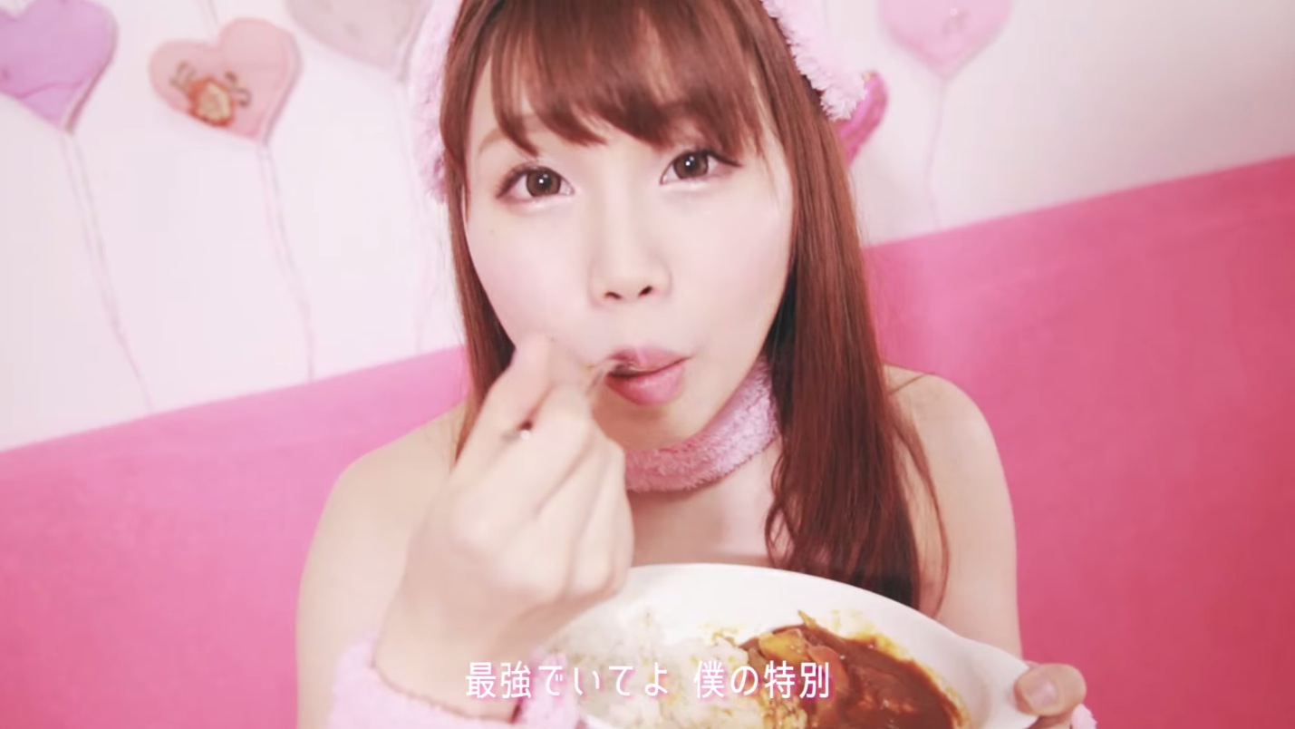 Is the Curry That Hot…?!  A Gravure Idol Becomes More Sexy in Seiko Oomori’s MV for “Sacchan no Sexy Curry”