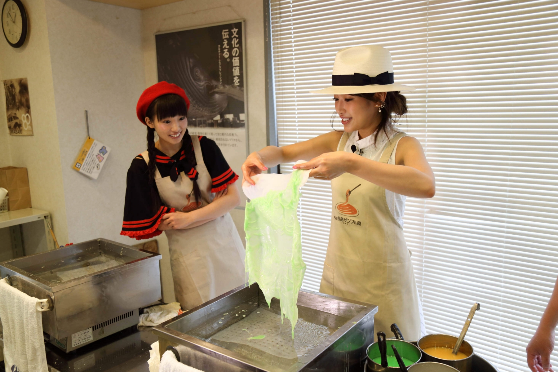 Food Looks So Real, yet We Can’t Eat It?! Experience Food Sample-making First Hand in Kappabashi!