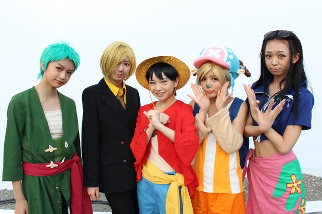 The Future Pirate King?! Wasuta Shows Their Cute ONE PIECE Cosplay!