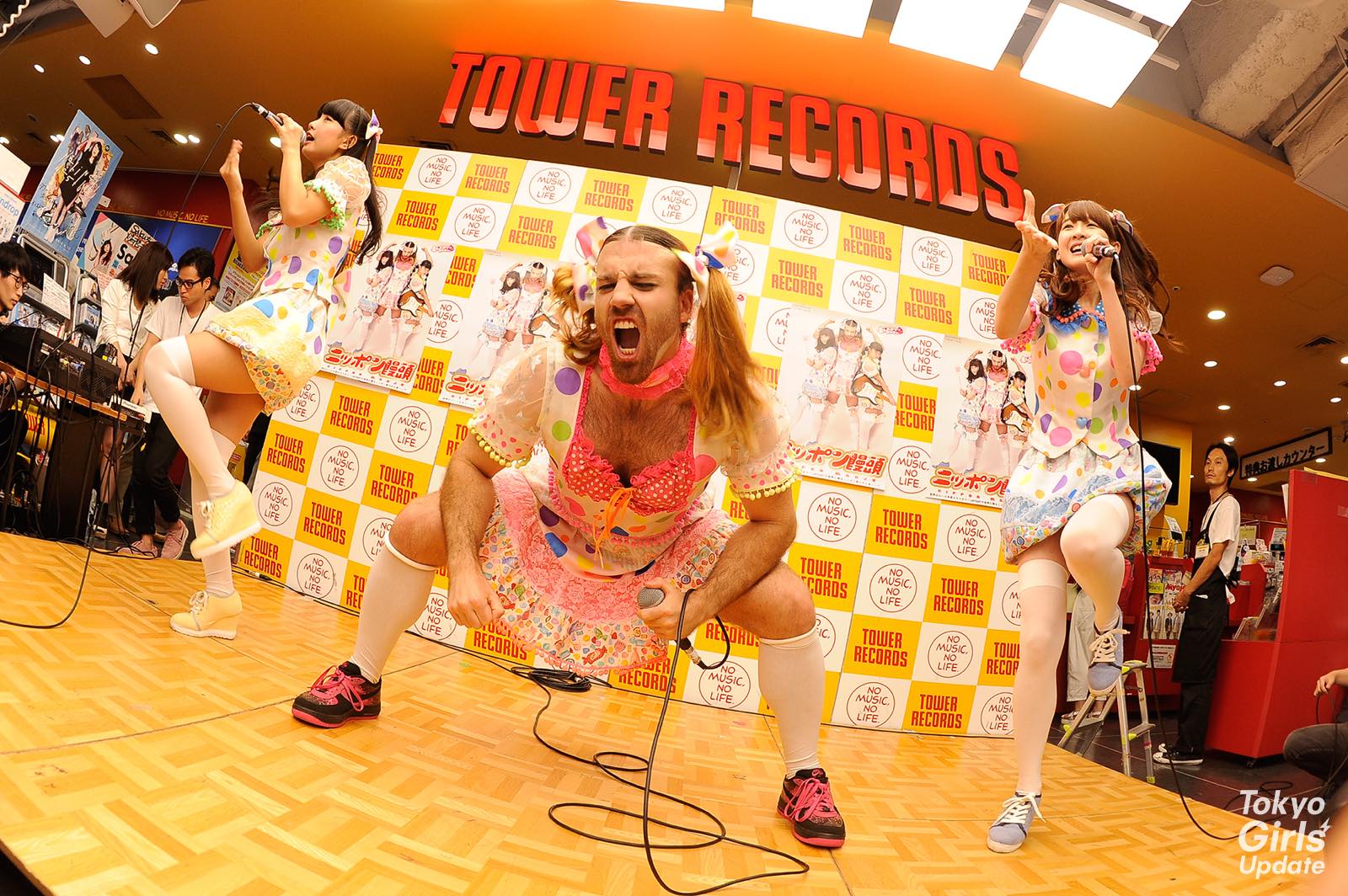 LADY BABY Whips Up a Frenzy at Tower Records in Shibuya During Release Event!