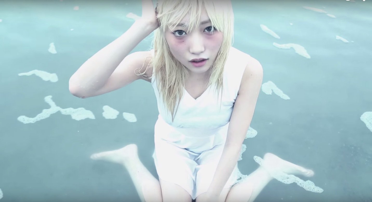 Sickness Gets Worse! Zenbu Kimi no Sei da Reveals MV for “Shit End Placebo”