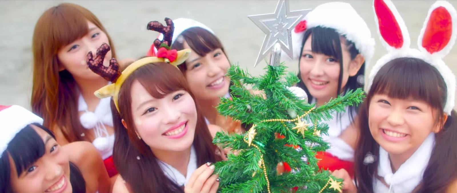 Nagoya Idol Supergroup 7☆3 Get the Christmas Beach Party Started in the MV for “Age Age☆Christmas”!