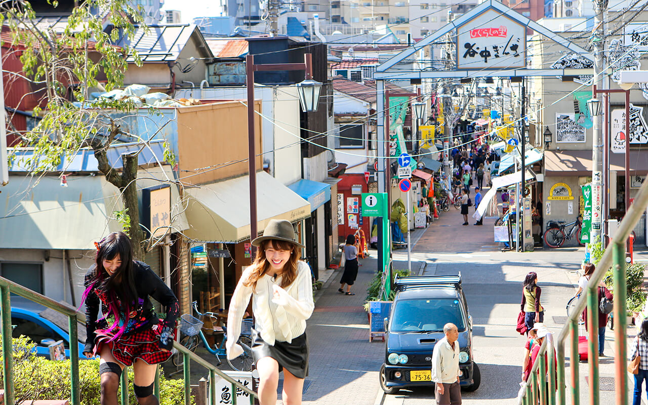 Get a Feel of the Past at the Shopping District “Yanaka Ginza” and Satisfy Yourself with the Warmth of Both It’s Food and People!