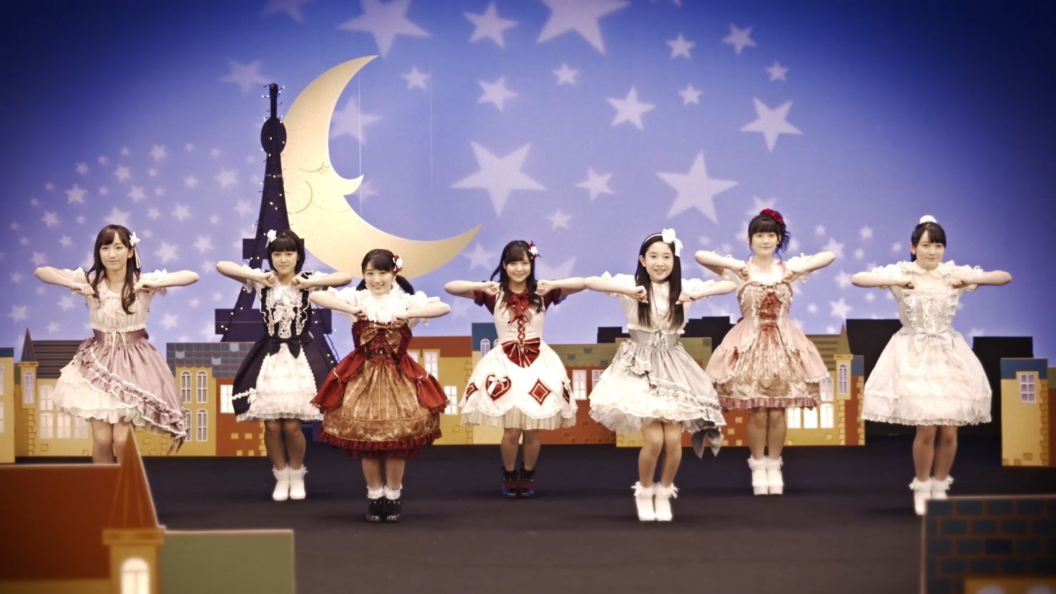 Country Girls Go Looking for Romance in the MV for “Ranrarun ~Anata ni Muchuu~”!