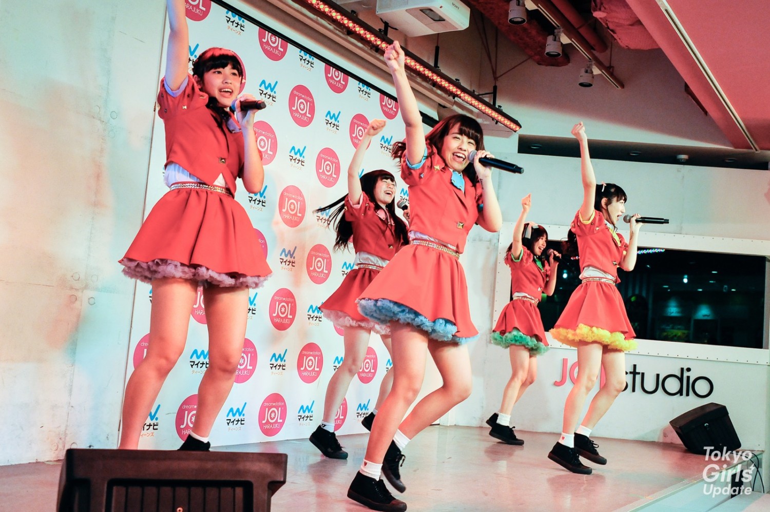 Senkou Roadshow, Soon to Make their Major Debut, Showcases a Unique “Girls’” World at JOL Harajuku