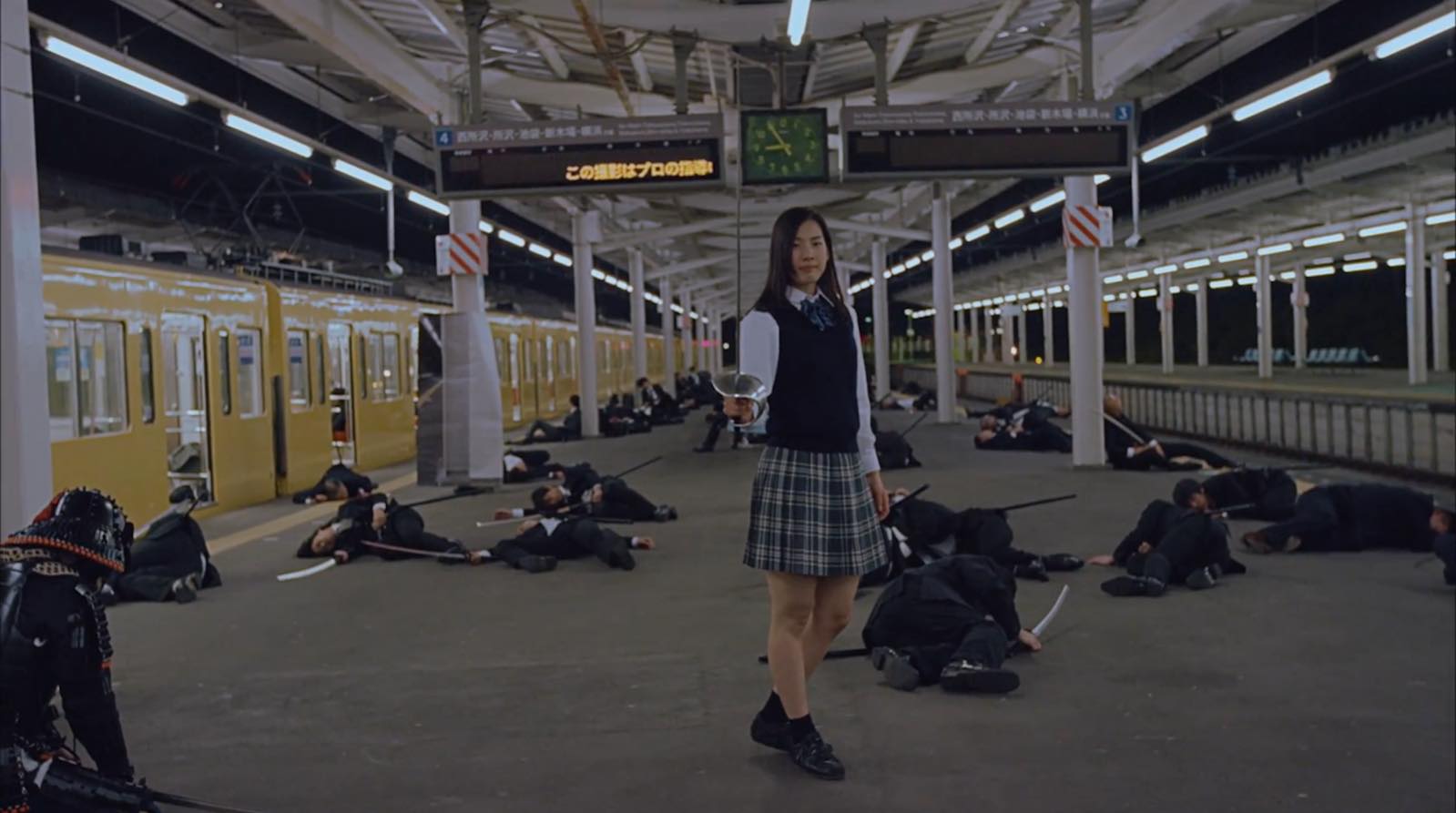 Schoolgirl Slashes Samurai Sword Wielding Salarymen at a Train Station!