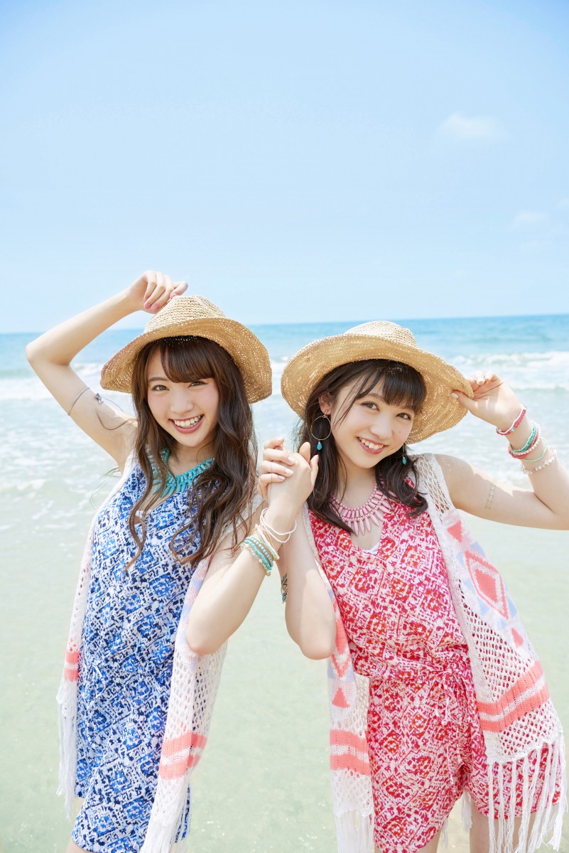 Hitomi Arai (TOKYO GIRLS’ STYLE) & Yuumi Shida (Yumemiru Adolescence) Form Summer Unit!