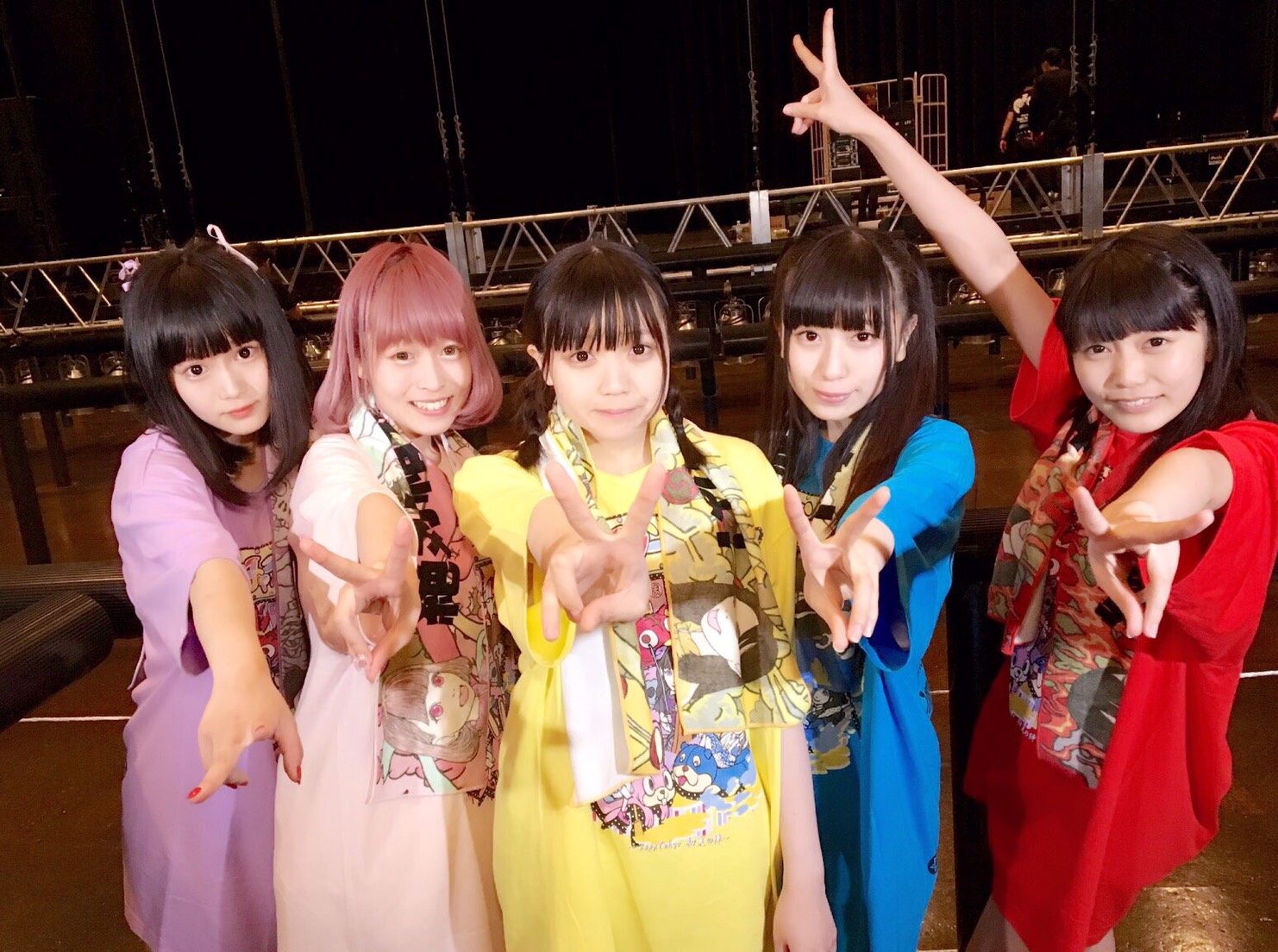 Filled with Lots of Kecha! Maneki Kecha Overwhelmed the Audience at Their Solo Concert at Zepp Tokyo