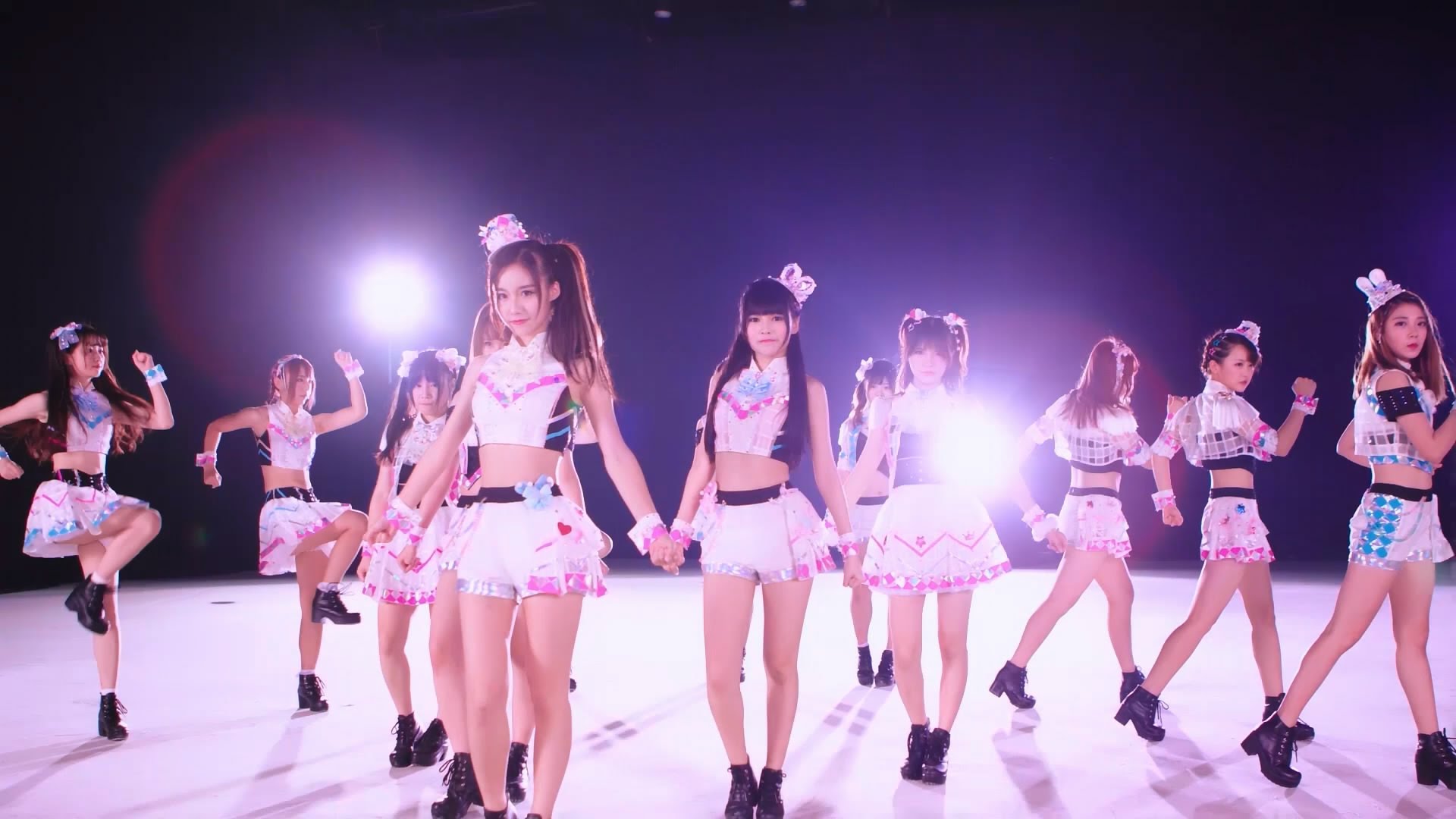 New Moon Rising From Shanghai! Lunar’s MV for “Yoake” with New Japanese Member Revealed