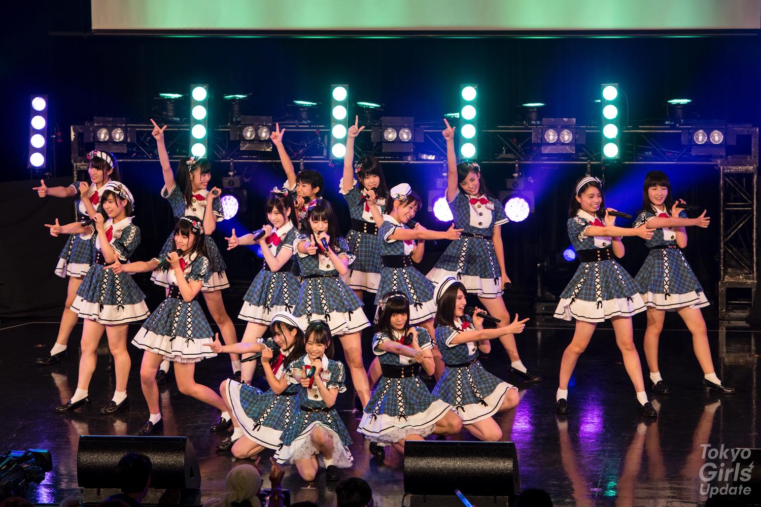 AKB48 Team 8 Aim For the Top During First Tokyo Idol Festival Appearance!