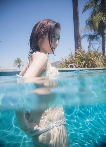 Mayu Watanabe (AKB48) to Reveal Her Miraculous Assets in New Photobook!