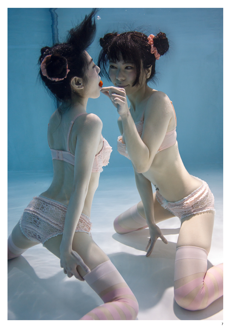 Underwater Knee-High Socks Dives to New Depths With May 2017 Issue of Gekkan Suichu Niso R!