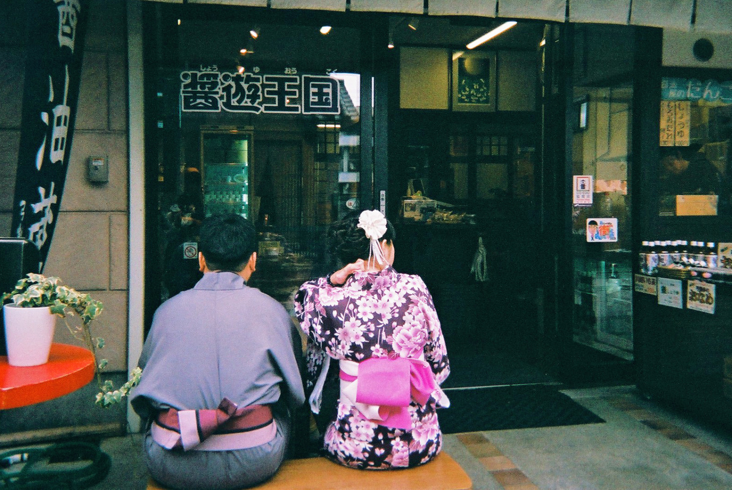 Film is Not Dead: The Revival of the Disposable Camera Utsurun Desu