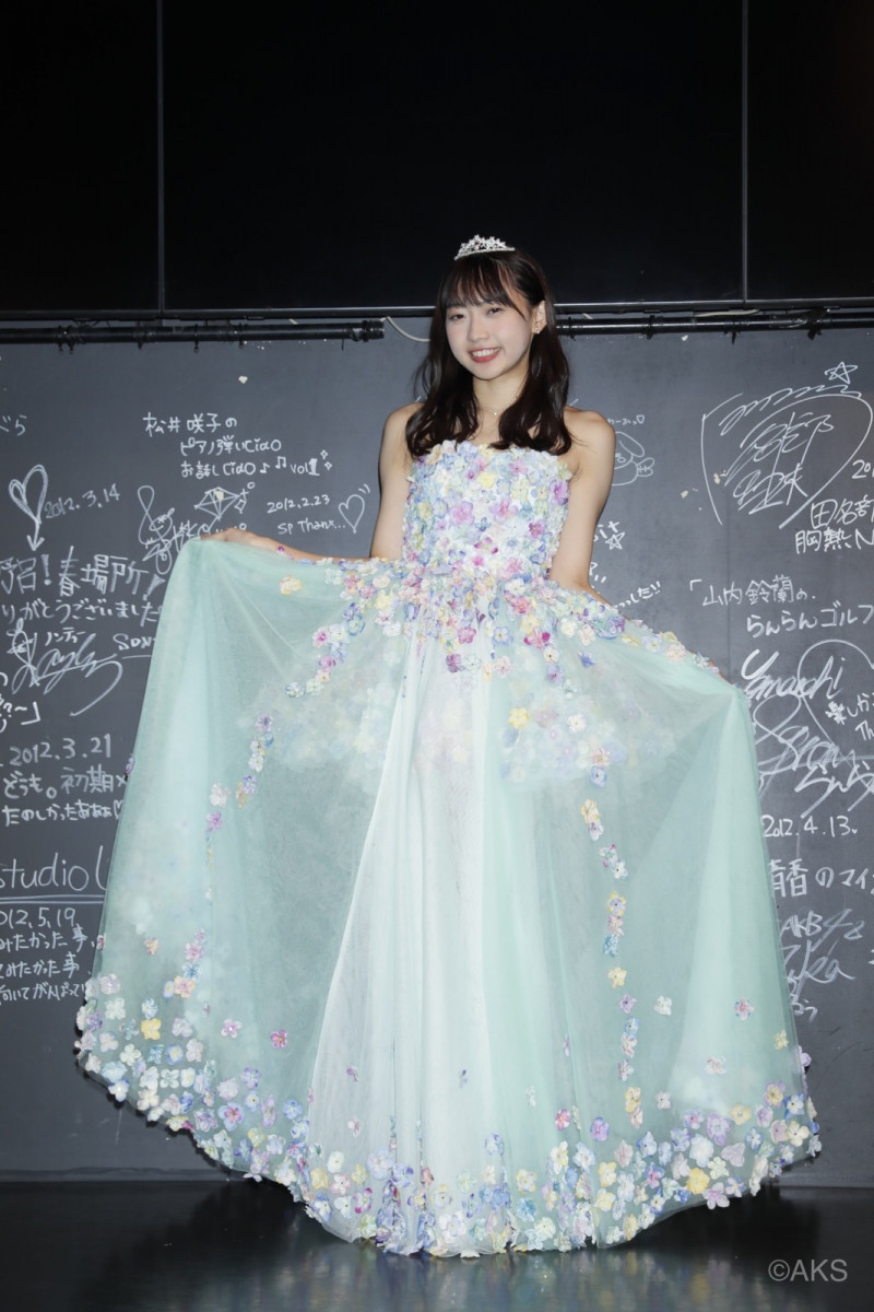 [Photo] Love and Peace! The Tearful Graduation of Yuria Kizaki From ...