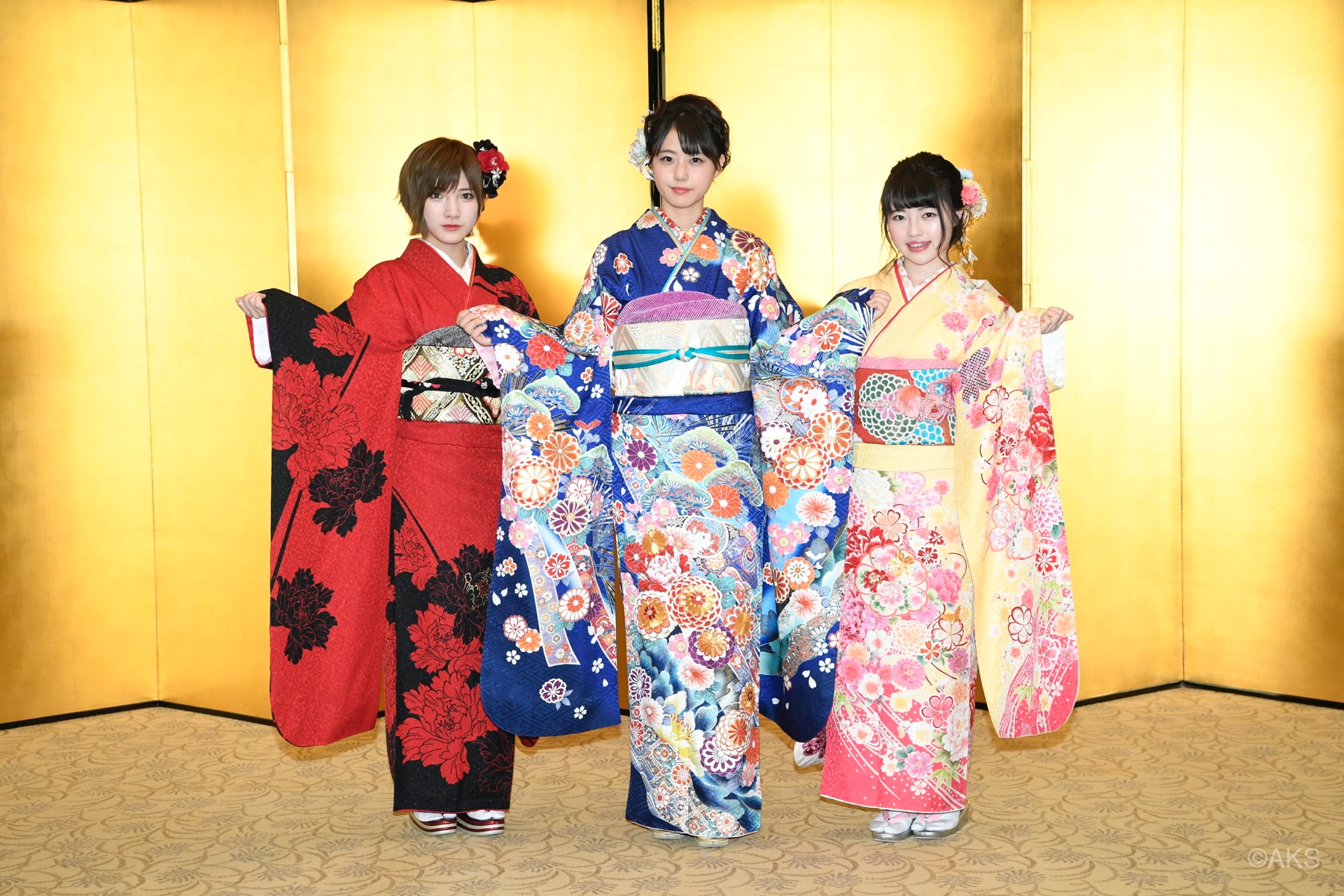 STU48(left to right)：Nana Okada(AKB48 team 4/STU48),Yumiko Takino(STU48),Kaho Mori(STU48)