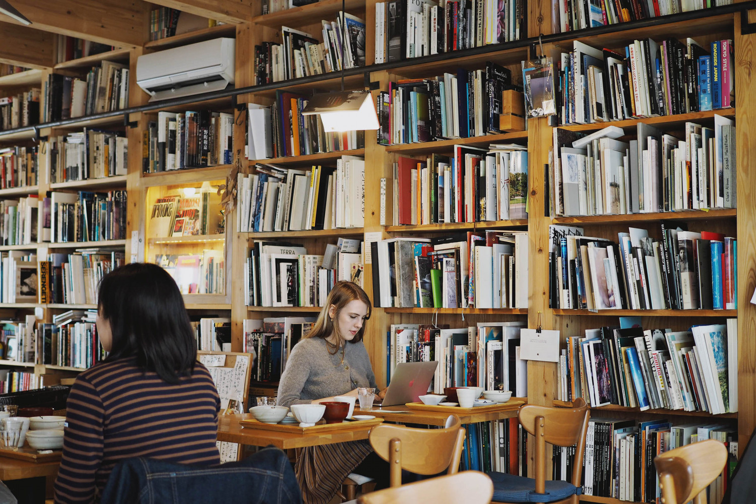 Curl Up with Food and a Good Book in These Book Cafes Around Tokyo