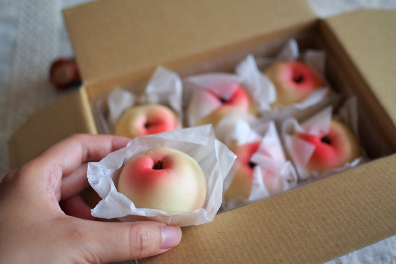 Shingenmomo, a peach-flavored baked confectionery from Yamanashi prefecture