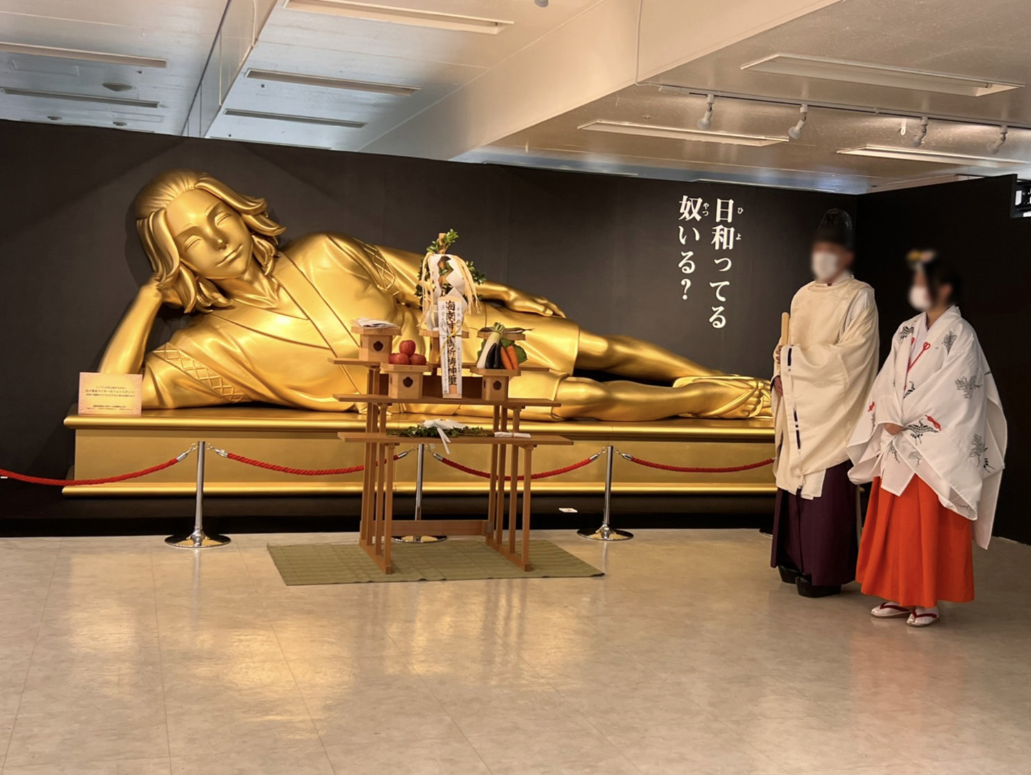 Tokyo Revengers Exhibition Becomes a Power Spot!? The Divine “Golden Mikey Statue” Makes an Appearance!